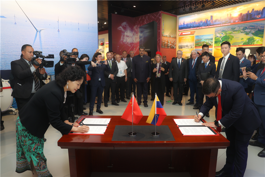 SZU, Venezuela sign memo of cooperation in the presence of Venezuelan President Nicolas Maduro