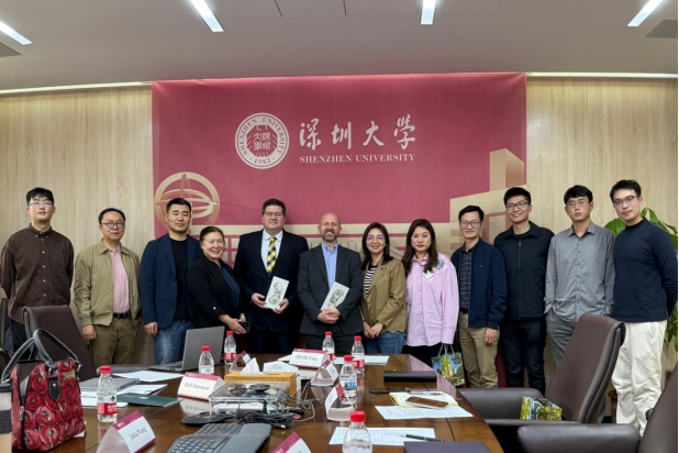 The delegation of the University of Leeds visits Shenzhen University