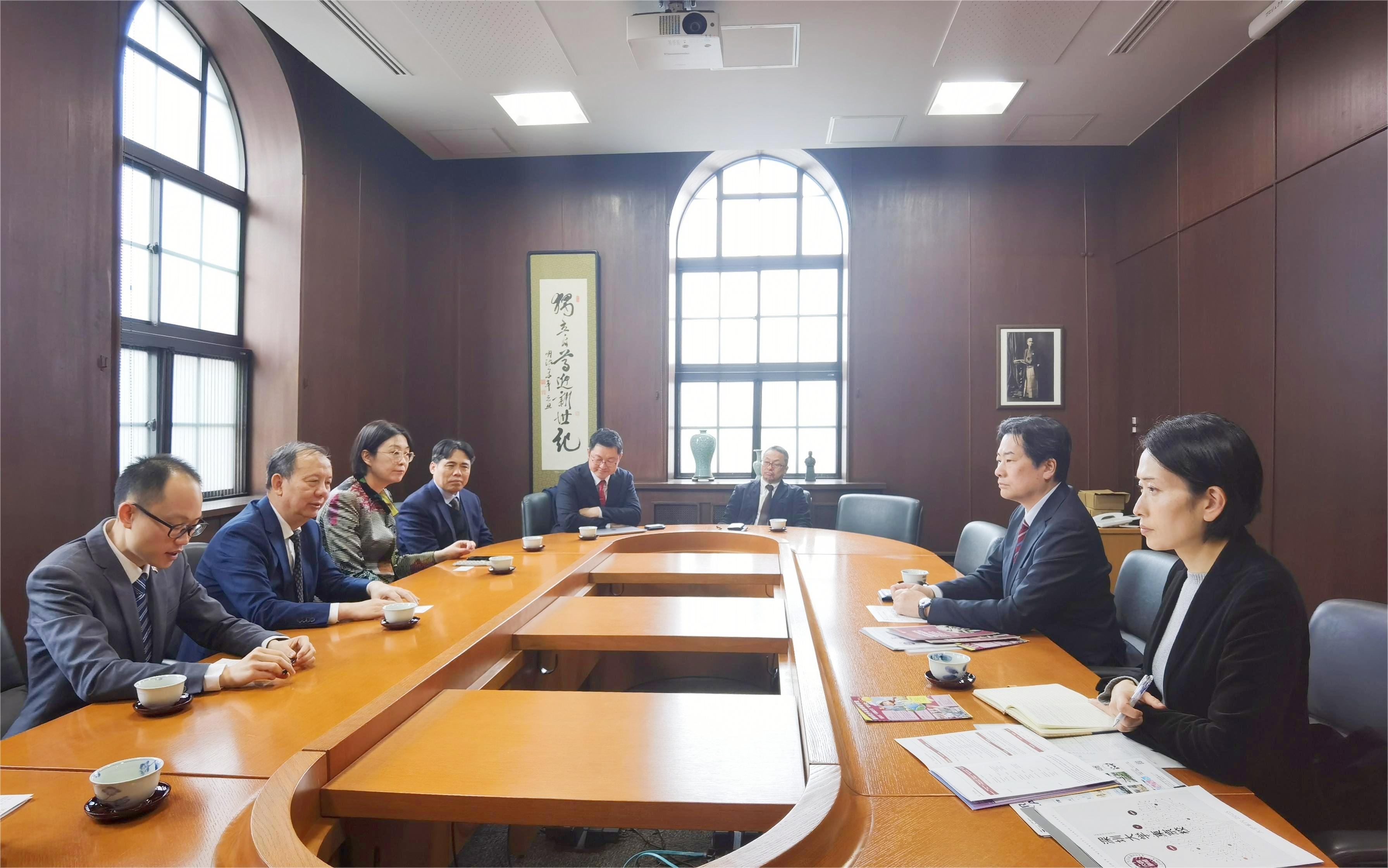 ​Shenzhen University President Mao Junfa leads a delegation on visit to Keio University in Japan