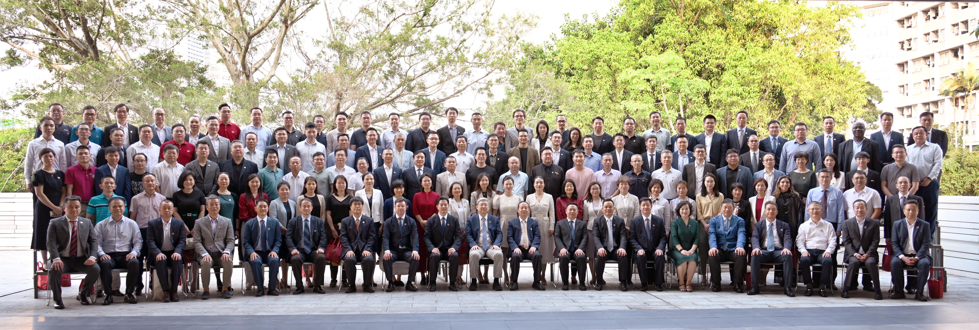 SZU holds Alumni Conference: Build a “development community” between alma mater and alumni